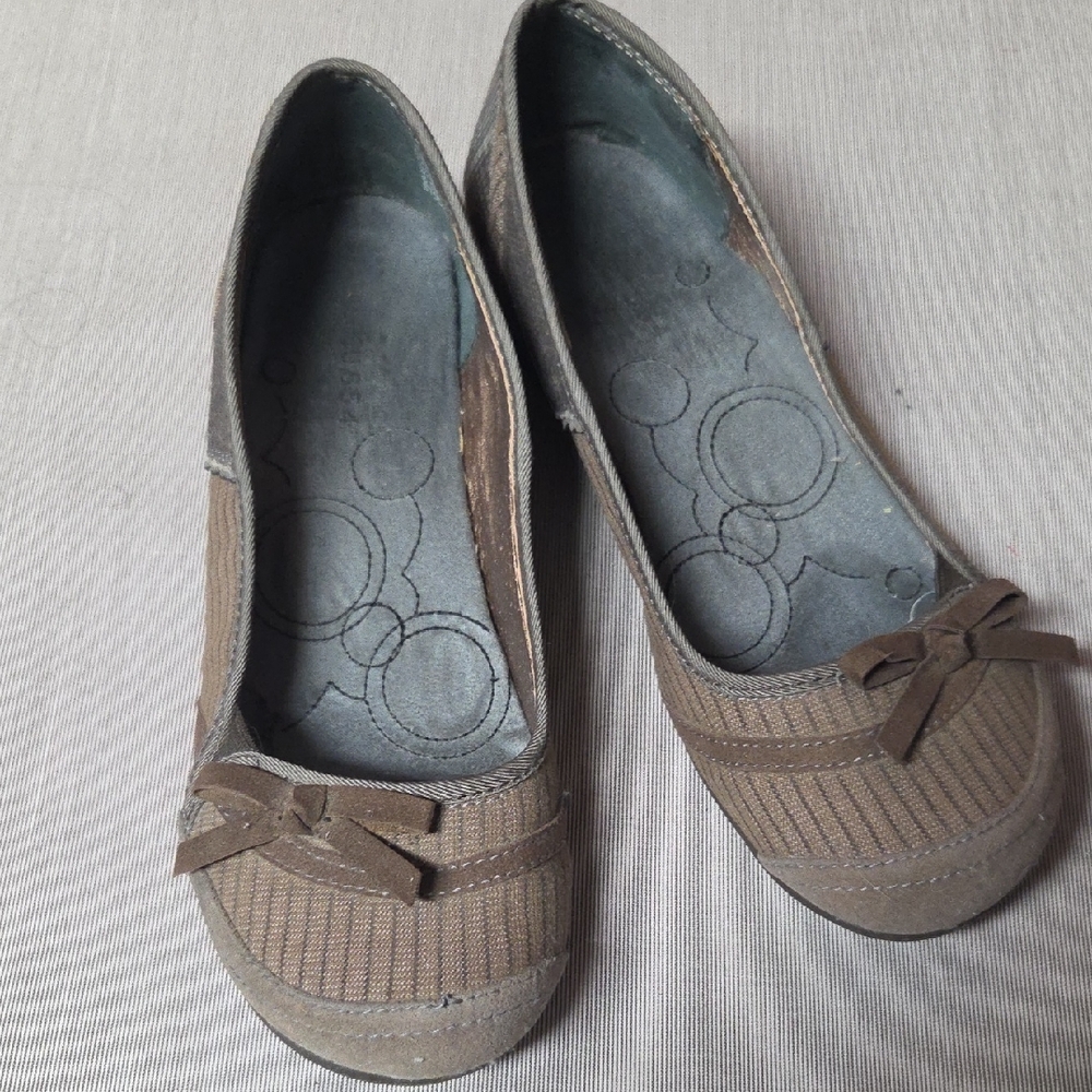 Elegant Brown Women's Flats Size 6.5